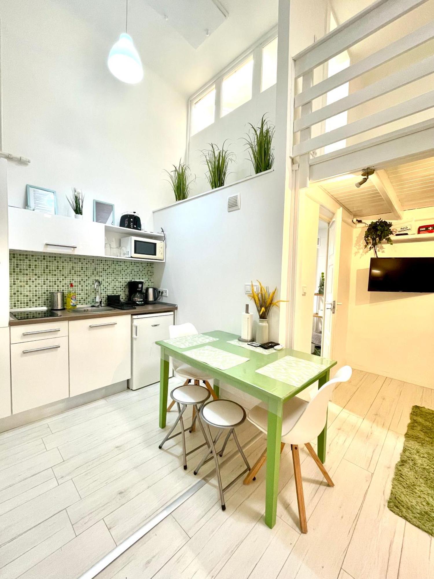 Teresian Apartment Near The Andrassy Street Free Air Conditioner Free Coffee Βουδαπέστη Εξωτερικό φωτογραφία
